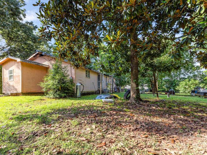 8301 Pine Oak Road, Waxhaw, NC 28173.  MLS# CAR4273608, YatesRealty ID 24119. 