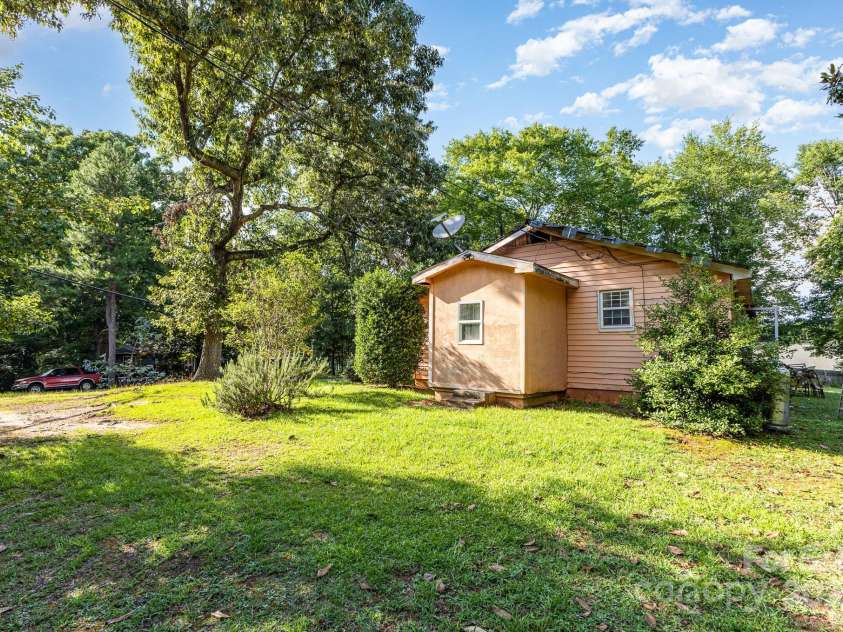 8301 Pine Oak Road, Waxhaw, NC 28173.  MLS# CAR4273608, YatesRealty ID 24119. 