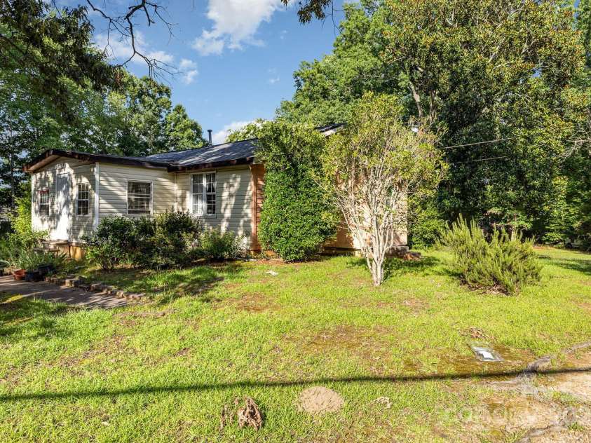 8301 Pine Oak Road, Waxhaw, NC 28173.  MLS# CAR4273608, YatesRealty ID 24119. 