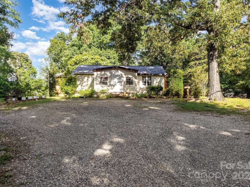 8301 Pine Oak Road, Waxhaw, NC 28173.  MLS# CAR4273608, YatesRealty ID 24119. 