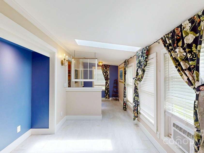 6 Sunrise Valley, Leicester, NC 28748.  MLS# CAR4283211, YatesRealty ID 2412. Guest House