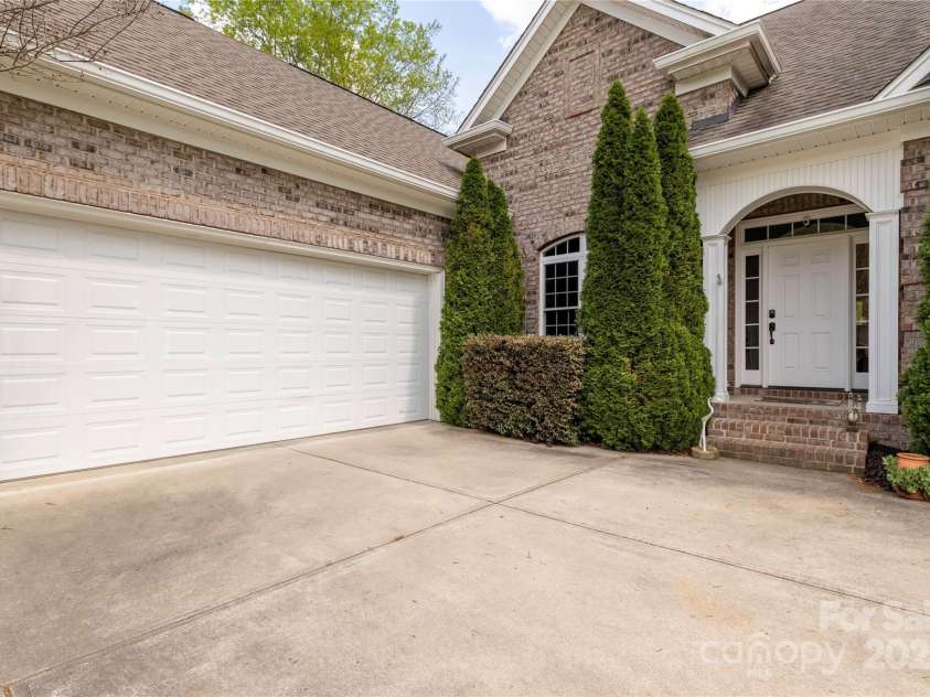 233 Highland Forest Drive, Clover, SC 29710.  MLS# CAR4277004, YatesRealty ID 24120. 