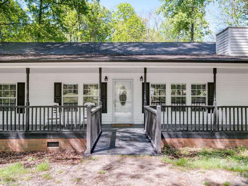 116 Springdale Drive, York, SC 29745.  MLS# CAR4362266, YatesRealty ID 24121. 