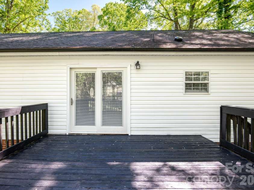 116 Springdale Drive, York, SC 29745.  MLS# CAR4362266, YatesRealty ID 24121. 