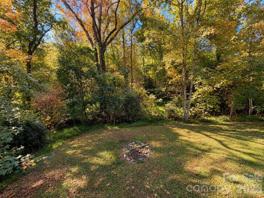 116 Springdale Drive, York, SC 29745.  MLS# CAR4435633, YatesRealty ID 24121. 