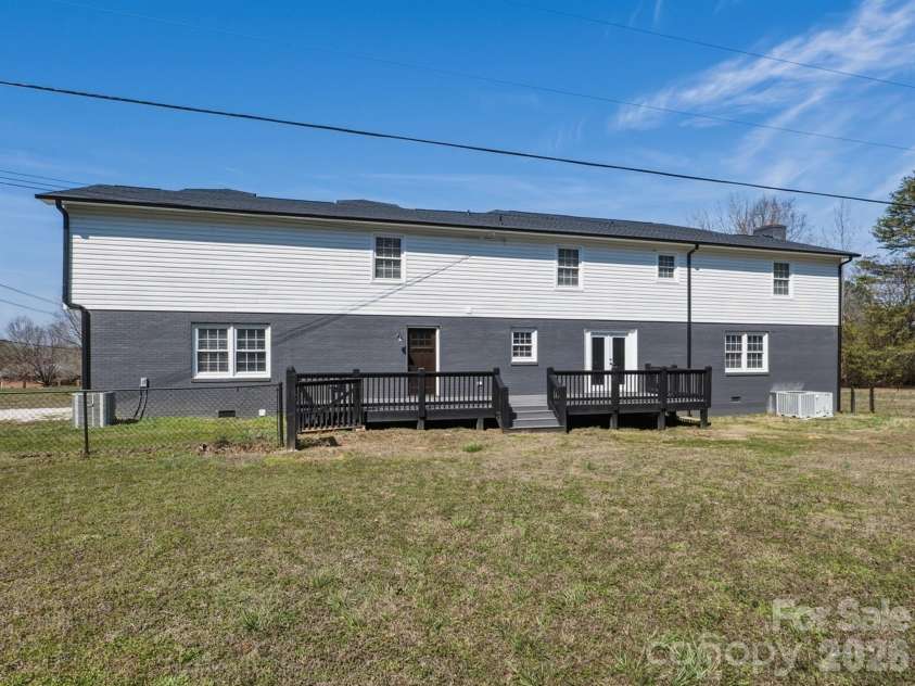 330 Skyview Drive, Catawba, SC 29704.  MLS# CAR4353532, YatesRealty ID 24122. 