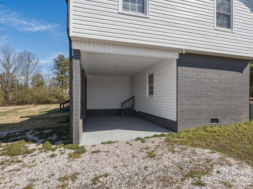 330 Skyview Drive, Catawba, SC 29704.  MLS# CAR4353532, YatesRealty ID 24122. 