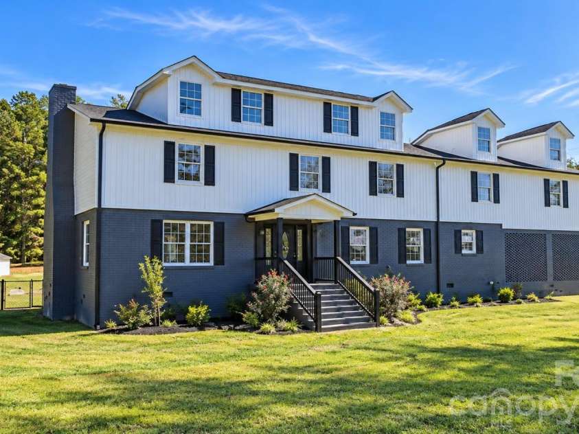 330 Skyview Drive, Catawba, SC 29704.  MLS# CAR4434596, YatesRealty ID 24122. 