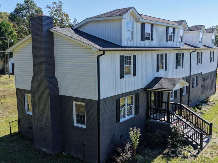 330 Skyview Drive, Catawba, SC 29704.  MLS# CAR4434596, YatesRealty ID 24122. 