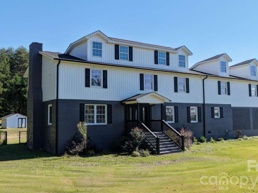 330 Skyview Drive, Catawba, SC 29704.  MLS# CAR4434596, YatesRealty ID 24122. 