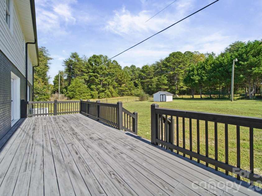 330 Skyview Drive, Catawba, SC 29704.  MLS# CAR4434596, YatesRealty ID 24122. 