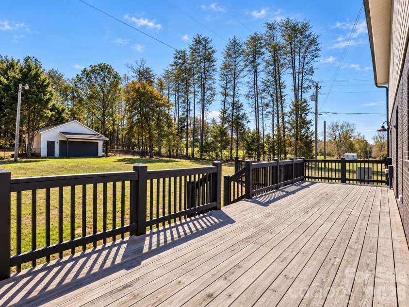 330 Skyview Drive, Catawba, SC 29704.  MLS# CAR4434596, YatesRealty ID 24122. 