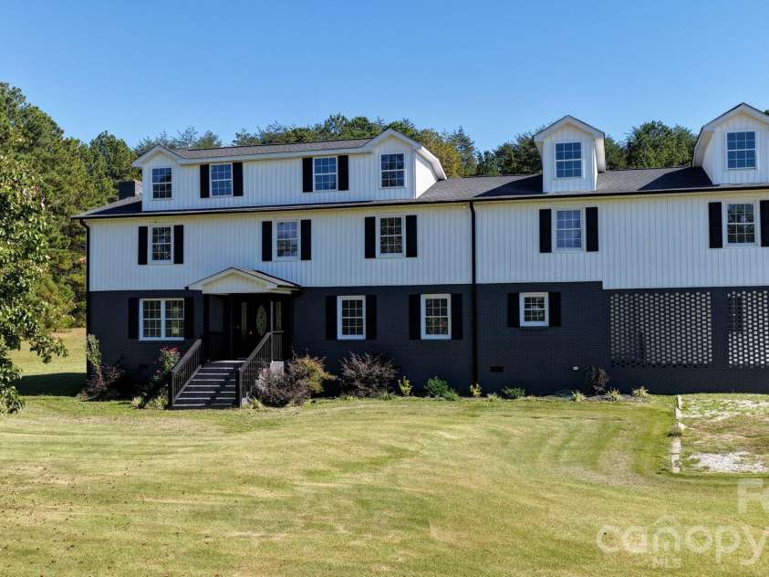330 Skyview Drive, Catawba, SC 29704.  MLS# CAR4434596, YatesRealty ID 24122. 