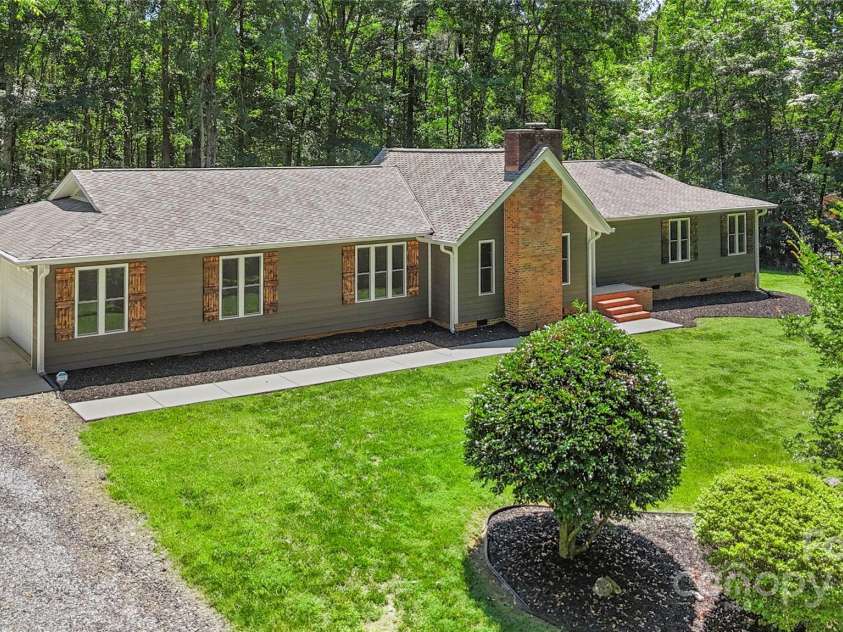 1556 Stanley Lucia Road, Mount Holly, NC 28120.  MLS# CAR4273688, YatesRealty ID 24123. 