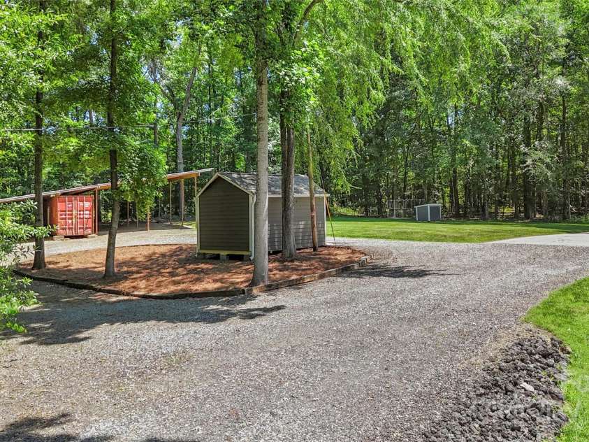 1556 Stanley Lucia Road, Mount Holly, NC 28120.  MLS# CAR4273688, YatesRealty ID 24123. 