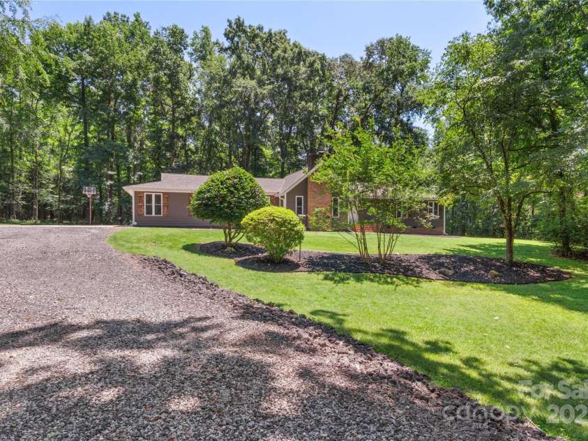 1556 Stanley Lucia Road, Mount Holly, NC 28120.  MLS# CAR4273688, YatesRealty ID 24123. 