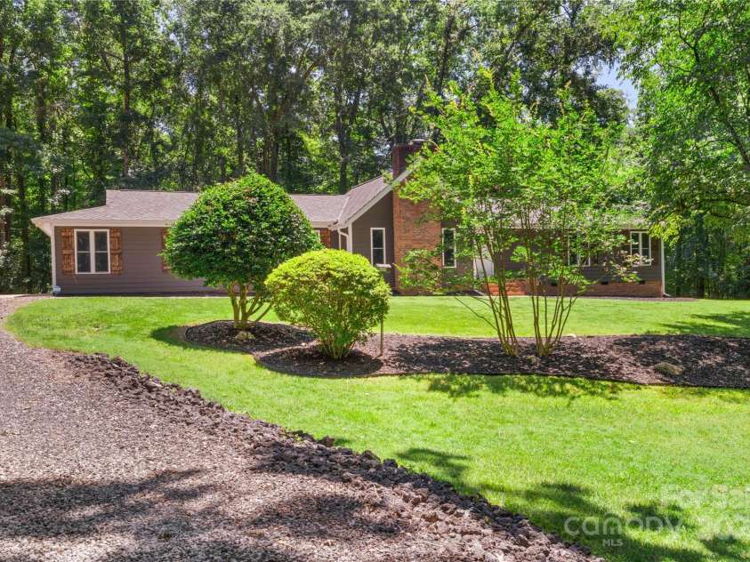 1556 Stanley Lucia Road, Mount Holly, NC 28120.  MLS# CAR4273688, YatesRealty ID 24123. 
