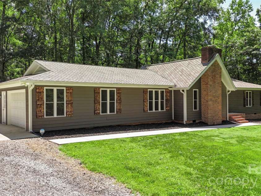 1556 Stanley Lucia Road, Mount Holly, NC 28120.  MLS# CAR4273688, YatesRealty ID 24123. 