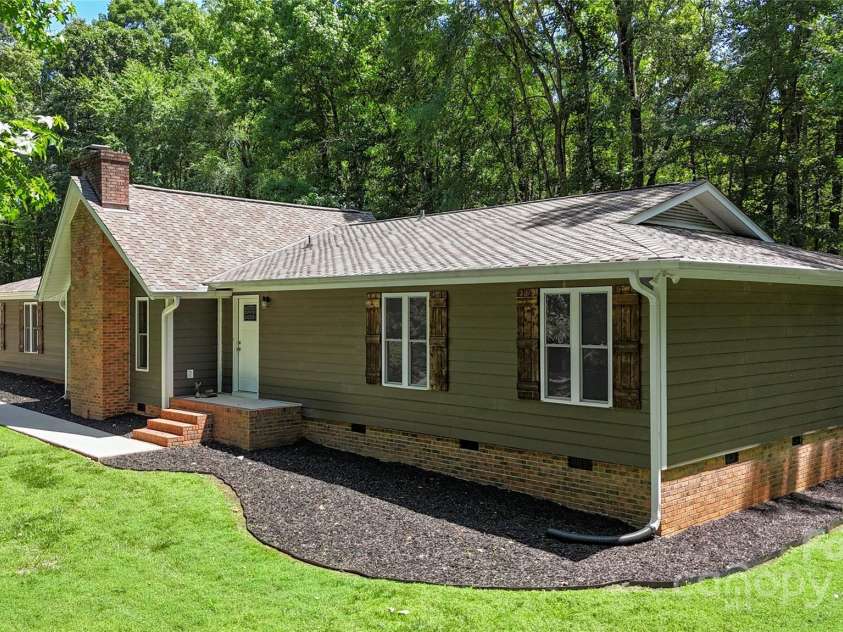 1556 Stanley Lucia Road, Mount Holly, NC 28120.  MLS# CAR4273688, YatesRealty ID 24123. 