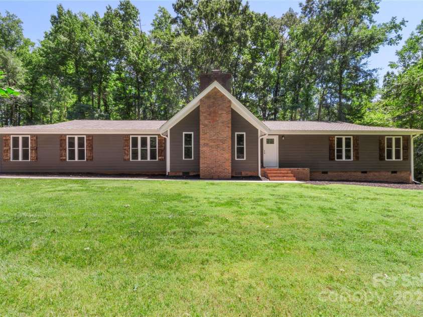 1556 Stanley Lucia Road, Mount Holly, NC 28120.  MLS# CAR4273688, YatesRealty ID 24123. 
