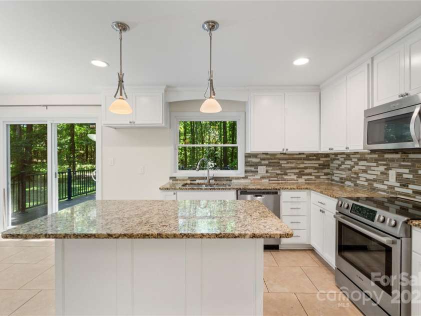 1556 Stanley Lucia Road, Mount Holly, NC 28120.  MLS# CAR4273688, YatesRealty ID 24123. Kitchen