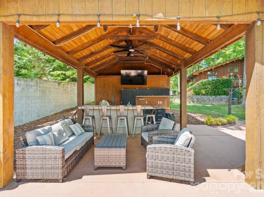 450 Greenbay Road, Mooresville, NC 28117.  MLS# CAR4375100, YatesRealty ID 24123. 
