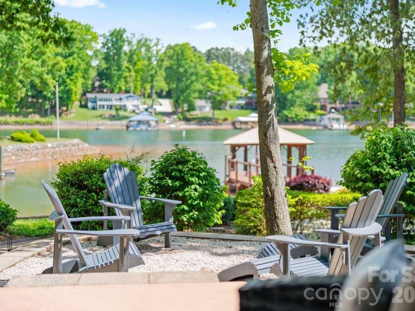 450 Greenbay Road, Mooresville, NC 28117.  MLS# CAR4375100, YatesRealty ID 24123. 