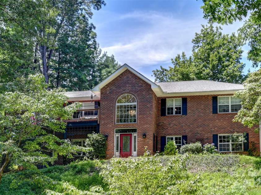 209 Camellia Way, Hendersonville, NC 28739.  MLS# CAR4278107, YatesRealty ID 24124. 