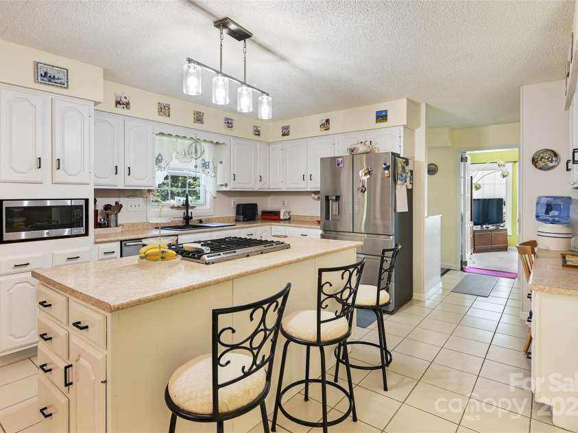 209 Camellia Way, Hendersonville, NC 28739.  MLS# CAR4278107, YatesRealty ID 24124. 