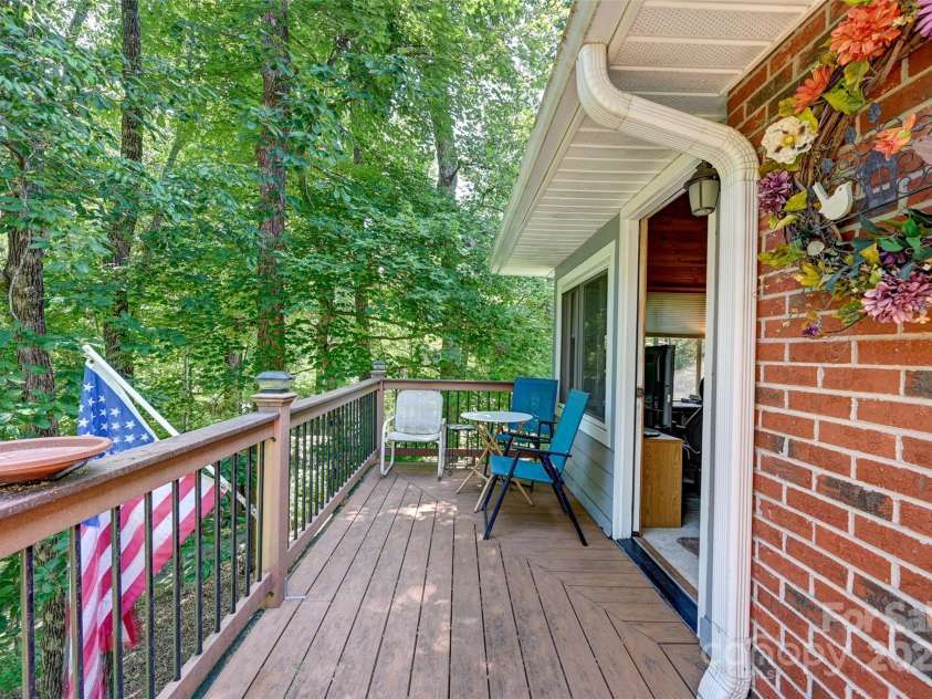 209 Camellia Way, Hendersonville, NC 28739.  MLS# CAR4278107, YatesRealty ID 24124. 