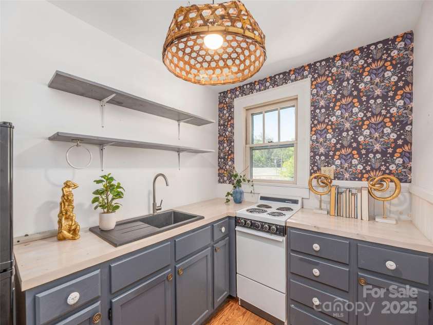 275 Richland Street, Waynesville, NC 28786.  MLS# CAR4277674, YatesRealty ID 24125. 