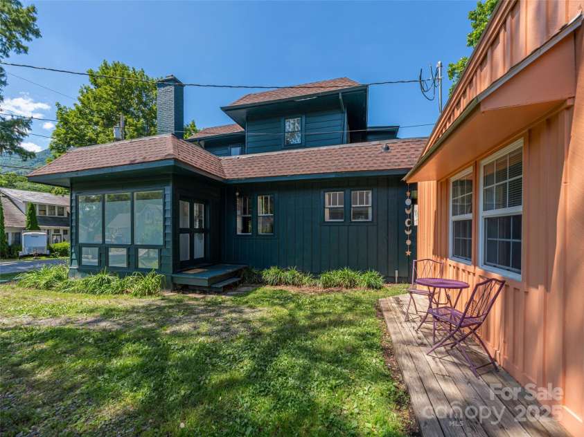 275 Richland Street, Waynesville, NC 28786.  MLS# CAR4277674, YatesRealty ID 24125. 