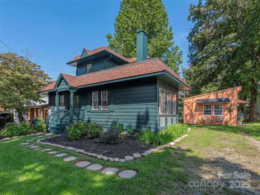 275 Richland Street, Waynesville, NC 28786.  MLS# CAR4277674, YatesRealty ID 24125. 