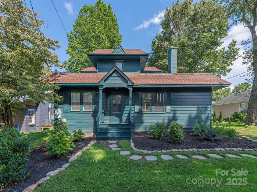 275 Richland Street, Waynesville, NC 28786.  MLS# CAR4277674, YatesRealty ID 24125. 