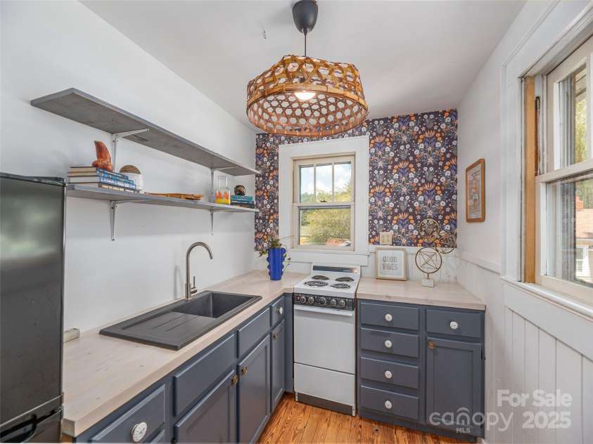 275 Richland Street, Waynesville, NC 28786.  MLS# CAR4277674, YatesRealty ID 24125. 