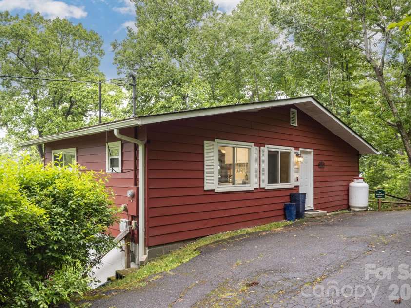 8 Delano Road, Asheville, NC 28805.  MLS# CAR4373793, YatesRealty ID 24125. 