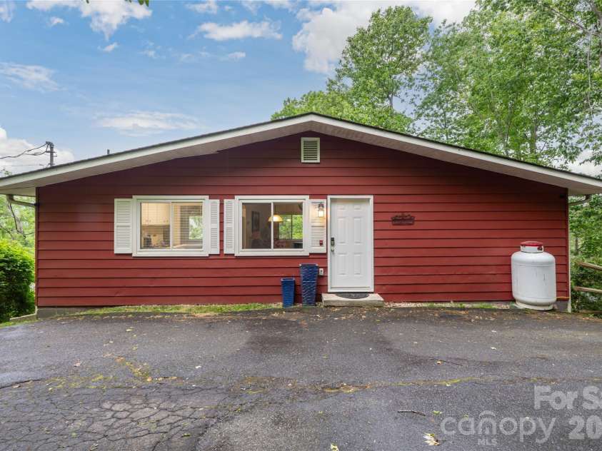 8 Delano Road, Asheville, NC 28805.  MLS# CAR4373793, YatesRealty ID 24125. 