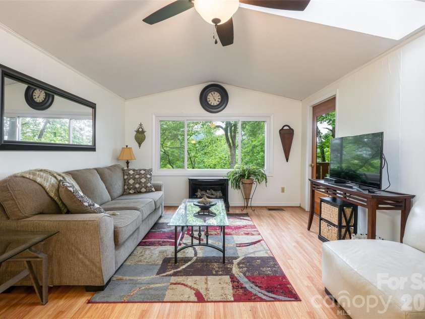 8 Delano Road, Asheville, NC 28805.  MLS# CAR4373793, YatesRealty ID 24125. 
