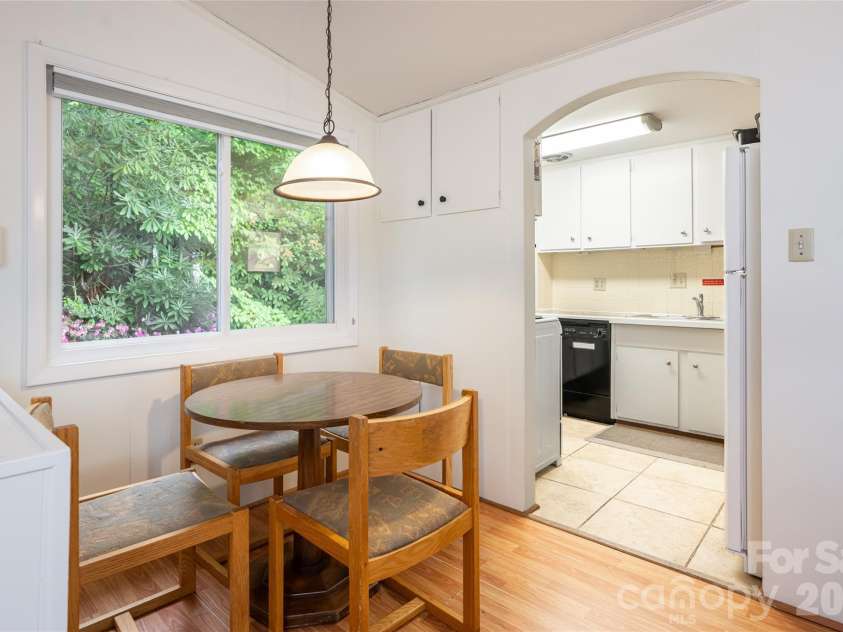 8 Delano Road, Asheville, NC 28805.  MLS# CAR4373793, YatesRealty ID 24125. 
