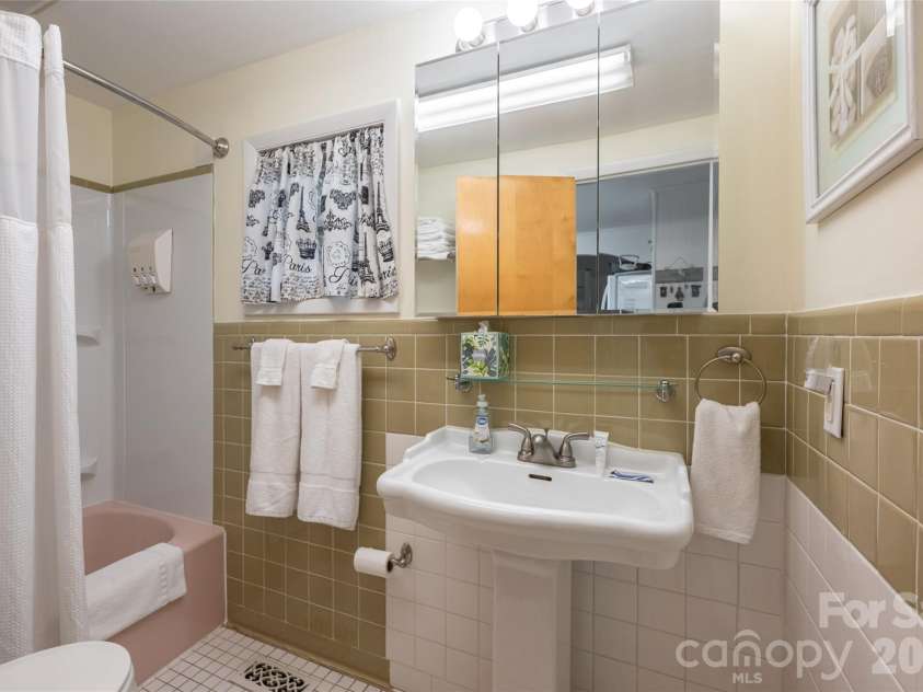 8 Delano Road, Asheville, NC 28805.  MLS# CAR4373793, YatesRealty ID 24125. 