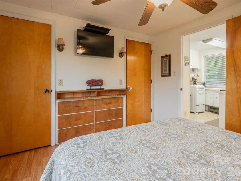 8 Delano Road, Asheville, NC 28805.  MLS# CAR4373793, YatesRealty ID 24125. 