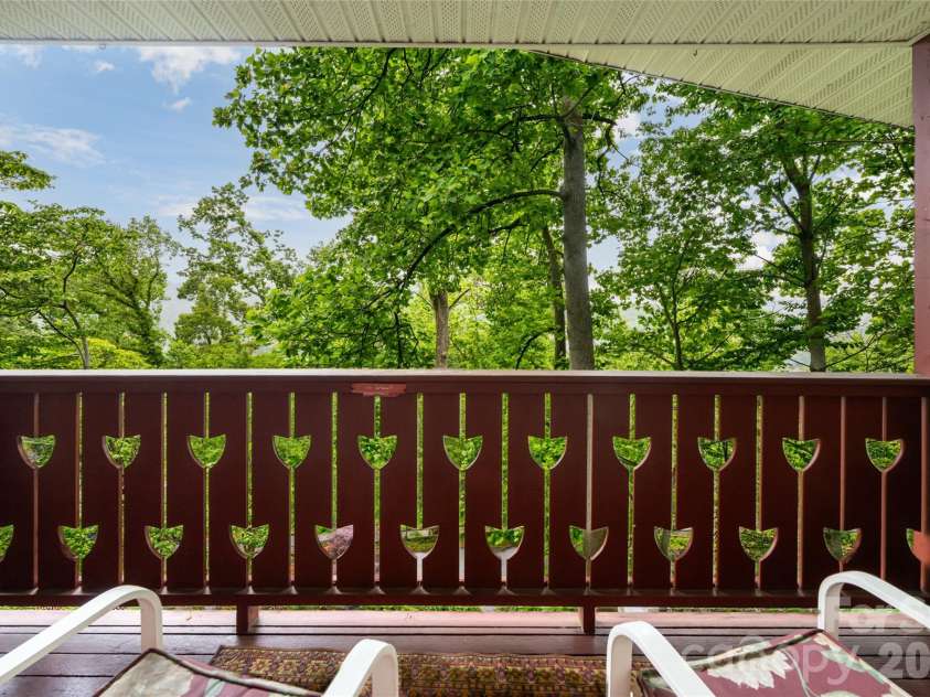 8 Delano Road, Asheville, NC 28805.  MLS# CAR4373793, YatesRealty ID 24125. 