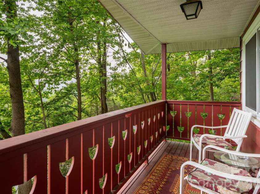 8 Delano Road, Asheville, NC 28805.  MLS# CAR4373793, YatesRealty ID 24125. 