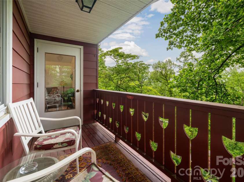 8 Delano Road, Asheville, NC 28805.  MLS# CAR4373793, YatesRealty ID 24125. 