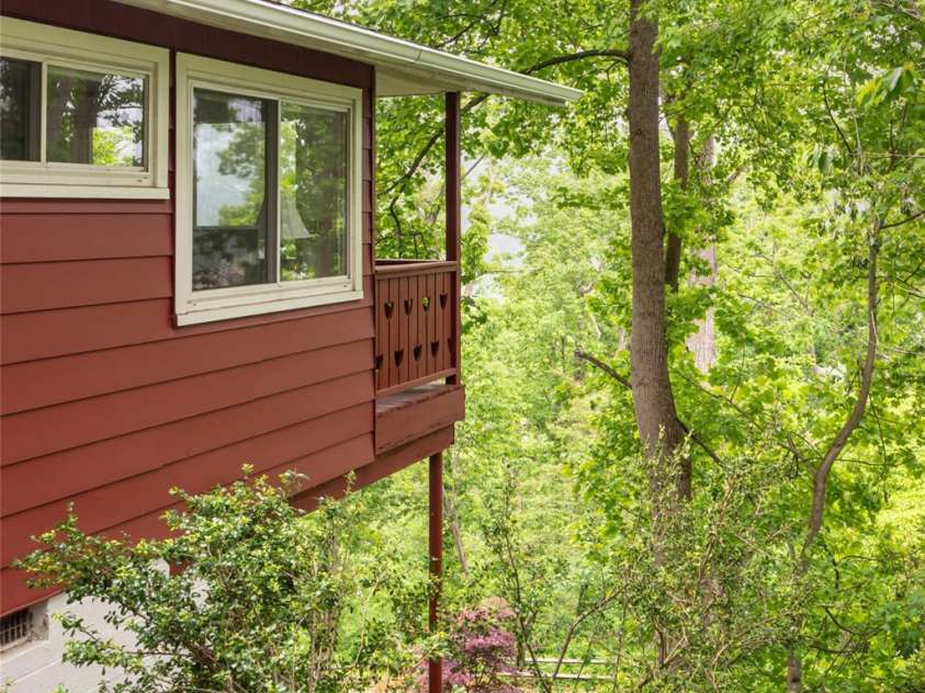 8 Delano Road, Asheville, NC 28805.  MLS# CAR4373793, YatesRealty ID 24125. 