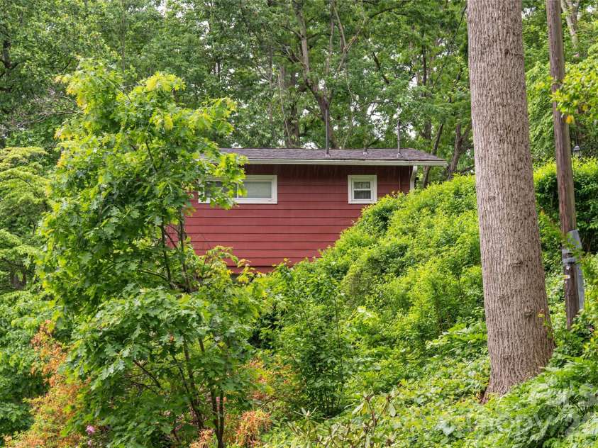 8 Delano Road, Asheville, NC 28805.  MLS# CAR4373793, YatesRealty ID 24125. 