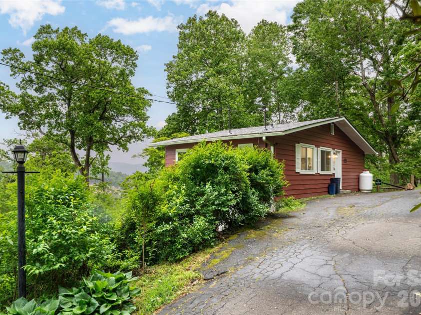 8 Delano Road, Asheville, NC 28805.  MLS# CAR4373793, YatesRealty ID 24125. 