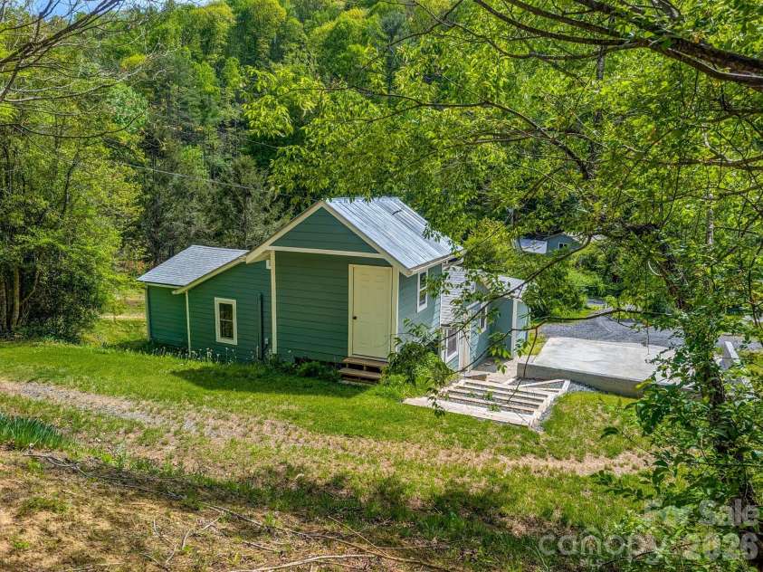 314 Byrd Creek Road, Green Mountain, NC 28740.  MLS# CAR4375013, YatesRealty ID 24126. 