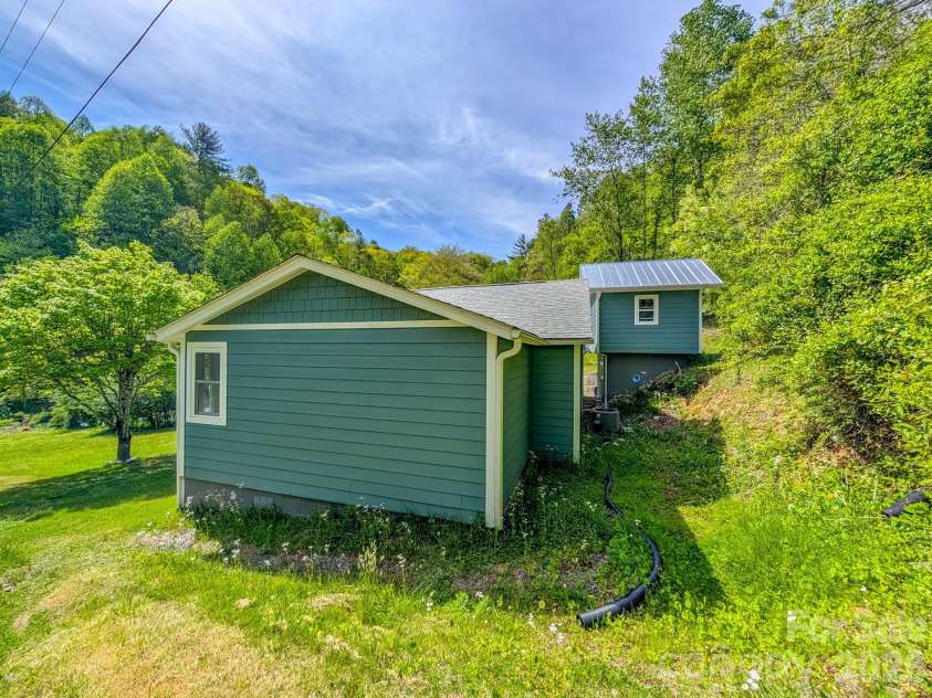 314 Byrd Creek Road, Green Mountain, NC 28740.  MLS# CAR4375013, YatesRealty ID 24126. 