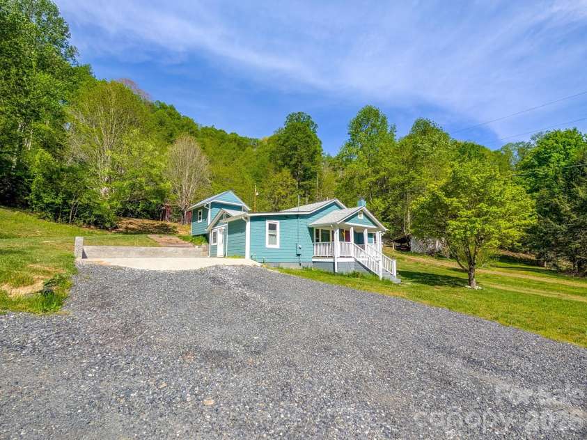 314 Byrd Creek Road, Green Mountain, NC 28740.  MLS# CAR4375013, YatesRealty ID 24126. 